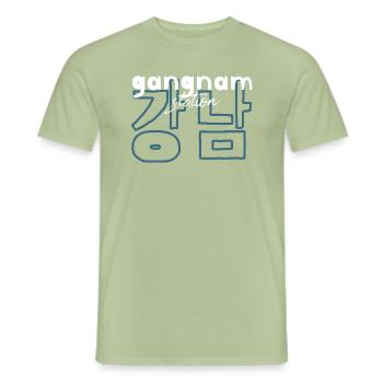 Gangnam Station Koreanische Schrift Hangeul - Männer T-Shirt - Sage - Vorne - AI Model Male 178 light (178cm)