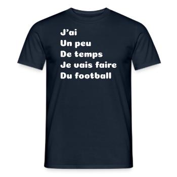 J ai un peu de temps je vais faire du football - T-shirt homme - marine - Devant - AI Model Male 178 light (178cm)