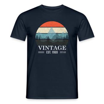 Vintage - Est. 1980 - Rétro - T-shirt homme - marine - Devant - AI Model Male 178 light (178cm)