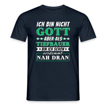 Ich bin nicht Gott aber als Tiefbauer nah dran - Männer T-Shirt - Navy - Vorne - AI Model Male 178 light (178cm)