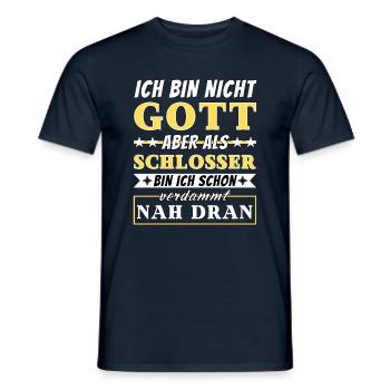 Ich bin nicht Gott aber als Schlosser nah dran - Männer T-Shirt - Navy - Vorne - AI Model Male 178 light (178cm)
