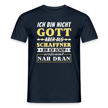 Ich bin nicht Gott aber als Schaffner nah dran - Männer T-Shirt - Navy - Vorne - AI Model Male 178 light (178cm)