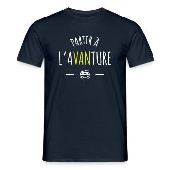Partir à l'avanture - Van life Humour - T-shirt homme - marine - Devant - AI Model Male 178 light (178cm)