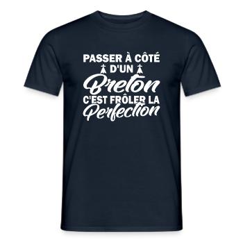 breton et perfection / cadeau humour breton - T-shirt homme - marine - Devant - AI Model Male 178 light (178cm)