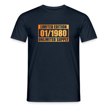 Édition Limitée 44ème Anniversaire - ꝏ Fourniture 01/1980 - T-shirt homme - marine - Devant - AI Model Male 178 light (178cm)