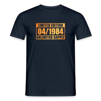 Édition limitée 40e anniversaire - ꝏ Approvisionnement 04/1984 - T-shirt homme - marine - Devant - AI Model Male 178 light (178cm)