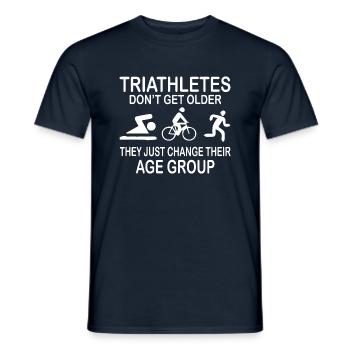 Triathlon Swim Bike Run - Men's T-Shirt - navy - Front - AI Model Male 178 light (178cm)