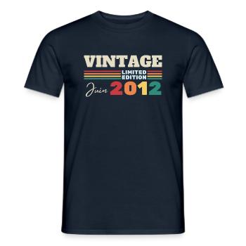 Jahrgang Juni 2012 Geburtstagsgeschenk - Männer T-Shirt - Navy - Vorne - AI Model Male 178 light (178cm)