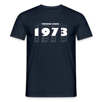 Vintage Bold Hommage à 1973 - Célébrer le 52ème - T-shirt homme - marine - Devant - AI Model Male 178 light (178cm)