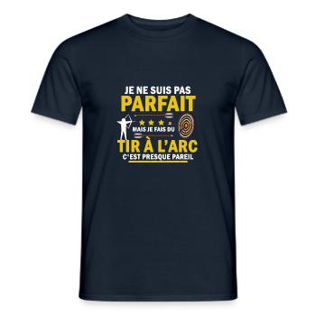 je ne suis pas parfait mais je fait du tir à l'arc - T-shirt homme - marine - Devant - AI Model Male 178 light (178cm)