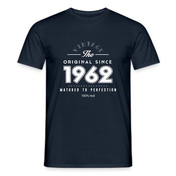 The Original Since 1962 Matured to Perfection - T-shirt homme - marine - Devant - AI Model Male 178 light (178cm)