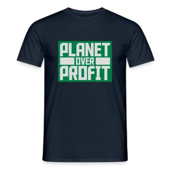 planet over profit Zitat - Männer T-Shirt - Navy - Vorne - AI Model Male 178 light (178cm)