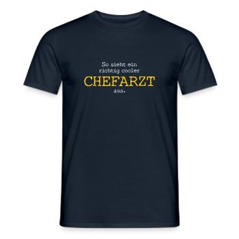 So sieht ein richtig cooler Chefarzt aus. - Männer T-Shirt - Navy - Vorne - AI Model Male 178 light (178cm)