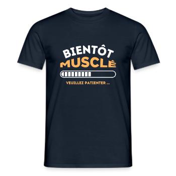 Bientôt musclé veuillez patienter 1 - T-shirt homme - marine - Devant - AI Model Male 178 light (178cm)