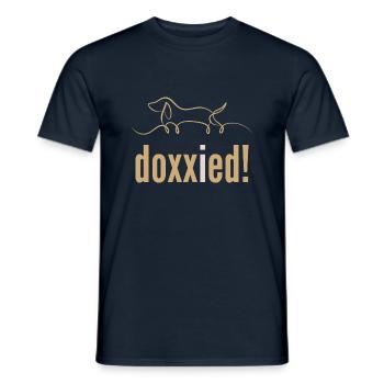 Doxxied LBBT - Männer T-Shirt - Navy - Vorne - AI Model Male 178 light (178cm)