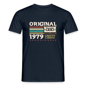 46ème Anniversaire Original Avril Millésime 1979 - T-shirt homme - marine - Devant - AI Model Male 178 light (178cm)