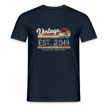 2019 Born Vintage Geburtstagsgeschenk - Männer T-Shirt - Navy - Vorne - AI Model Male 178 light (178cm)