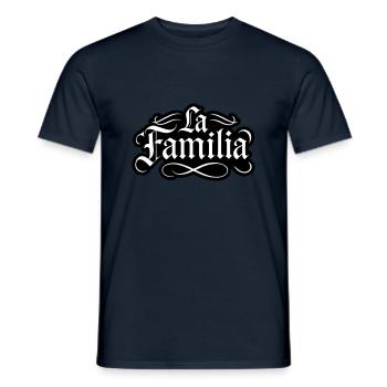 La Familia Spruch - Männer T-Shirt - Navy - Vorne - AI Model Male 178 light (178cm)