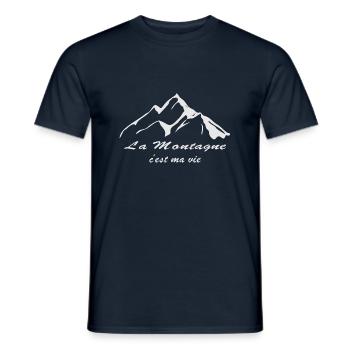 La montagne, c'est ma vie ! - T-shirt homme - marine - Devant - AI Model Male 178 light (178cm)