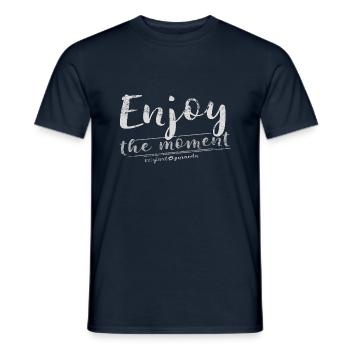 Enjoy the Moment - Genieße den moment - Männer T-Shirt - Navy - Vorne - AI Model Male 178 light (178cm)