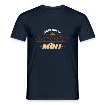 C’est qui le chef? C’est moi - T-shirt homme - marine - Devant - AI Model Male 178 light (178cm)