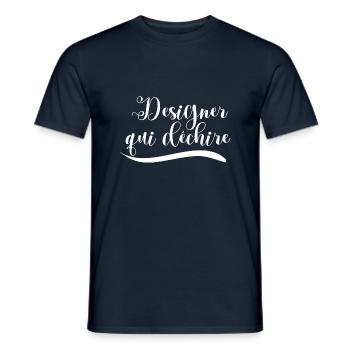Designer qui déchire - T-shirt homme - marine - Devant - AI Model Male 178 light (178cm)