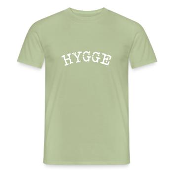 Hygge Style de vie scandinave - T-shirt homme - vert sauge - Devant - AI Model Male 178 light (178cm)