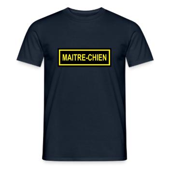 Ecusson Maitre-Chien horiz 2c - T-shirt homme - marine - Devant - AI Model Male 178 light (178cm)