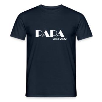 Papa 2022 w - Männer T-Shirt - Navy - Vorne - AI Model Male 178 light (178cm)