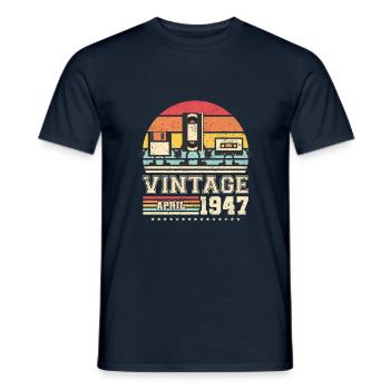 76e anniversaire Avril Né en 1947 Idée cadeau - T-shirt homme - marine - Devant - AI Model Male 178 light (178cm)