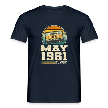 62e anniversaire mai millésime 1961 Idée cadeau - T-shirt homme - marine - Devant - AI Model Male 178 light (178cm)