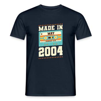 19. Geburtstag Mai Jahrgang 2004 Geschenkidee - Männer T-Shirt - Navy - Vorne - AI Model Male 178 light (178cm)