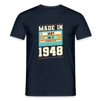 67e anniversaire Mai Né en 1956 Idée cadeau - T-shirt homme - marine - Devant - AI Model Male 178 light (178cm)