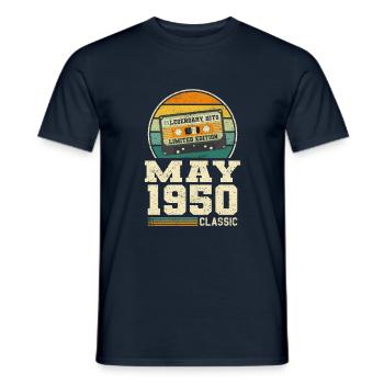 73e anniversaire Mai Né en 1950 Idée cadeau - T-shirt homme - marine - Devant - AI Model Male 178 light (178cm)