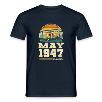 76e anniversaire Mai Né en 1947 Idée cadeau - T-shirt homme - marine - Devant - AI Model Male 178 light (178cm)