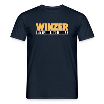 Winzer mit Leib und Seele - Männer T-Shirt - Navy - Vorne - AI Model Male 178 light (178cm)