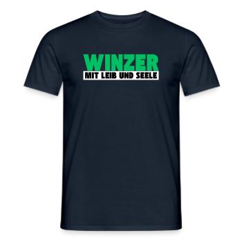 Winzer mit Leib und Seele - Männer T-Shirt - Navy - Vorne - AI Model Male 178 light (178cm)