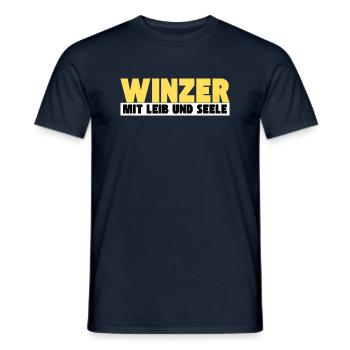 Winzer mit Leib und Seele - Männer T-Shirt - Navy - Vorne - AI Model Male 178 light (178cm)