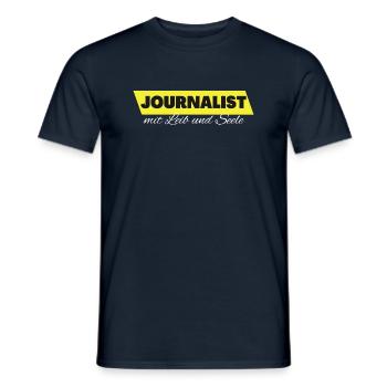 Journalist mit Leib und Seele - Männer T-Shirt - Navy - Vorne - AI Model Male 178 light (178cm)
