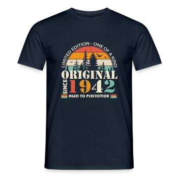 1942 : Légende vintage pour le 82e anniversaire - T-shirt homme - marine - Devant - AI Model Male 178 light (178cm)