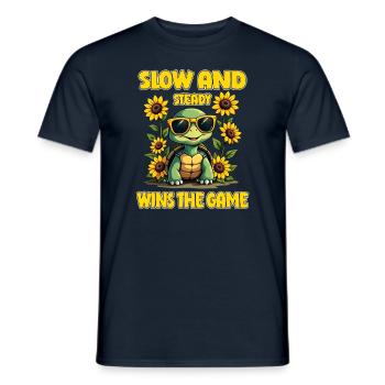Langsam und stetig gewinnt das Spiel - Cute Turtle Design - Männer T-Shirt - Navy - Vorne - AI Model Male 178 light (178cm)