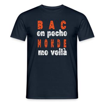 Phrase drôle, ”bac en poche’ monde me voilà. - T-shirt homme - marine - Devant - AI Model Male 178 light (178cm)