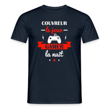 couvreur le jour,gamer la nuit,cadeau couvreur - T-shirt homme - marine - Devant - AI Model Male 178 light (178cm)