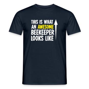 Abeille apiculteur - T-shirt homme - marine - Devant - AI Model Male 178 light (178cm)