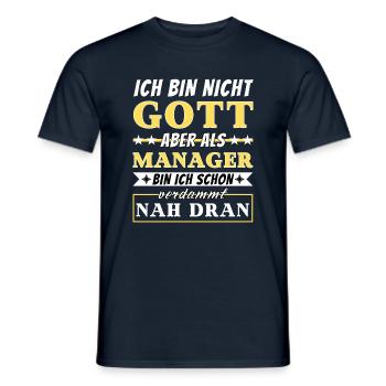 Ich bin nicht Gott aber als Manager nah dran - Männer T-Shirt - Navy - Vorne - AI Model Male 178 light (178cm)