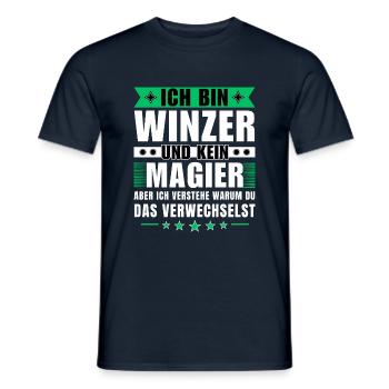 Ich bin Winzer und kein Magier - Männer T-Shirt - Navy - Vorne - AI Model Male 178 light (178cm)