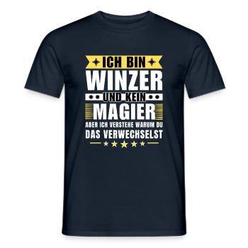 Ich bin Winzer und kein Magier - Männer T-Shirt - Navy - Vorne - AI Model Male 178 light (178cm)