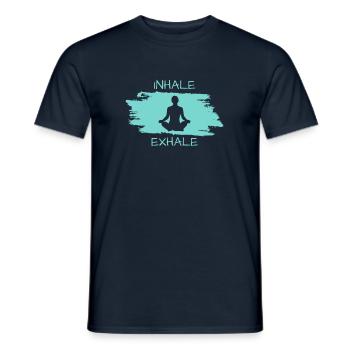 Inhale Exhale Yoga Meditation - Männer T-Shirt - Navy - Vorne - AI Model Male 178 light (178cm)