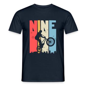 9 anniversaire 9 ans Fête d’anniversaire des enfants Bmx - T-shirt homme - marine - Devant - AI Model Male 178 light (178cm)