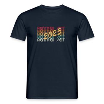 Rentner seit 2025 - Männer T-Shirt - Navy - Vorne - AI Model Male 178 light (178cm)